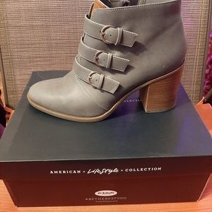 Dr. Scholl's Grey booties, size 9.5 M